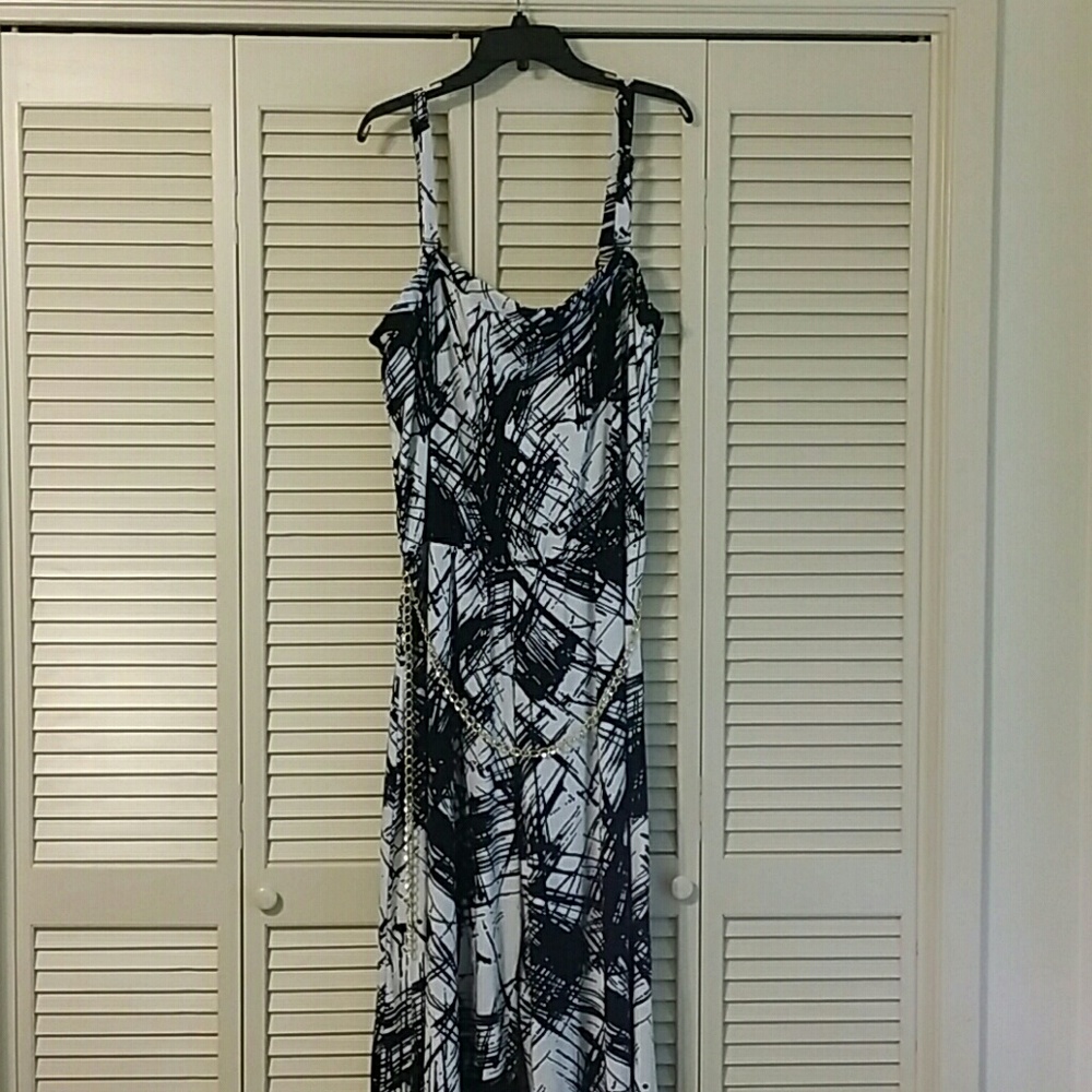 Adressing Woman Black & White Print Jumpsuit